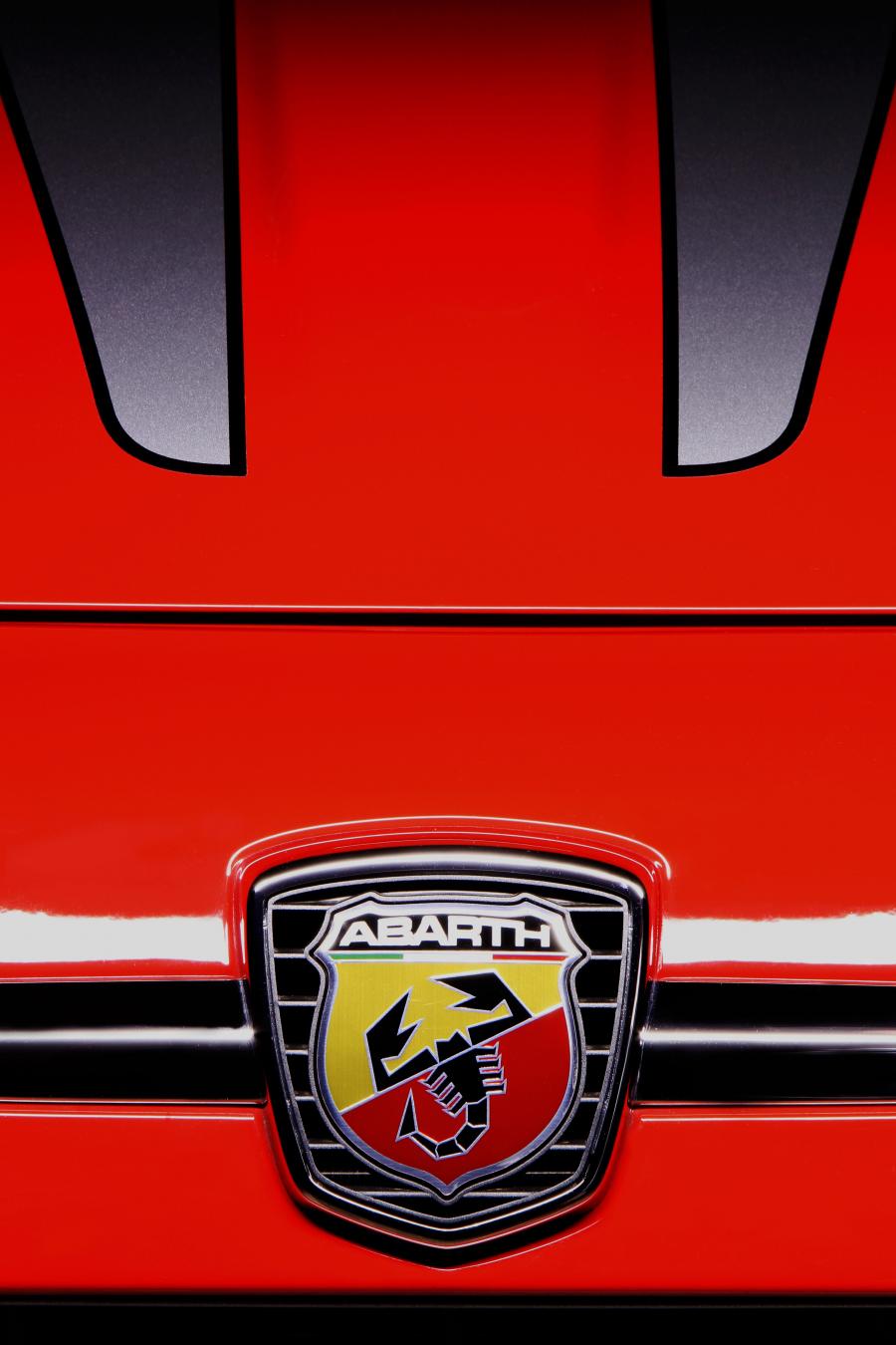 Логотип Abarth 695 Tributo Ferrari 2012 года  (ZA) (фото 3 из 24)